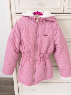 DKNY Girls Reversible Pink Puffer Jacket Faux Fur Hood Size Small (7/8)